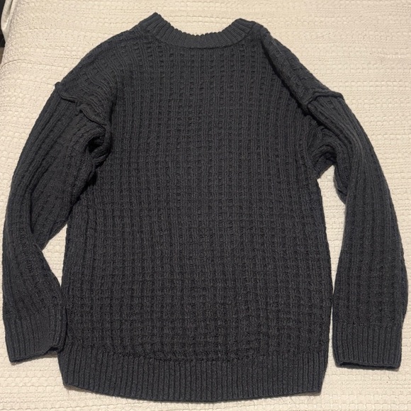 SO Textured Crew Neck Sweater. M - Picture 3 of 4